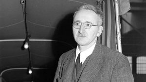 F.A. von Hayek är ett exempel på växelverkan mellan det lokala och det globala i framväxten av modern konservatism i Förenta staterna.
