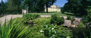 Efter någon timmes resa klev vi av bussen och möttes av underbart solsken och den idylliska trädgården som ramar in hela det natursköna området kring Svartå slott. 