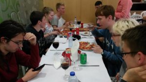 Vi avslutade sista kvällen med att äta pizza tillsammans med några av alla de nya vänner som veckan gett.